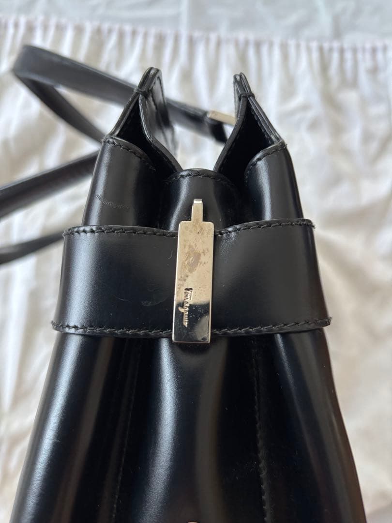 【フェラガモ】皮革ビジネスバッグ