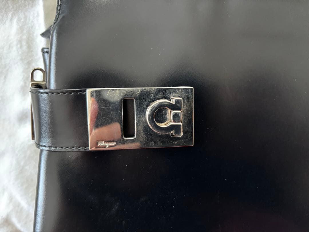 【フェラガモ】皮革ビジネスバッグ