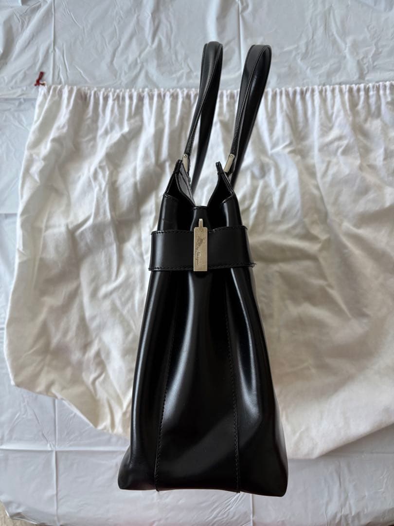 【フェラガモ】皮革ビジネスバッグ