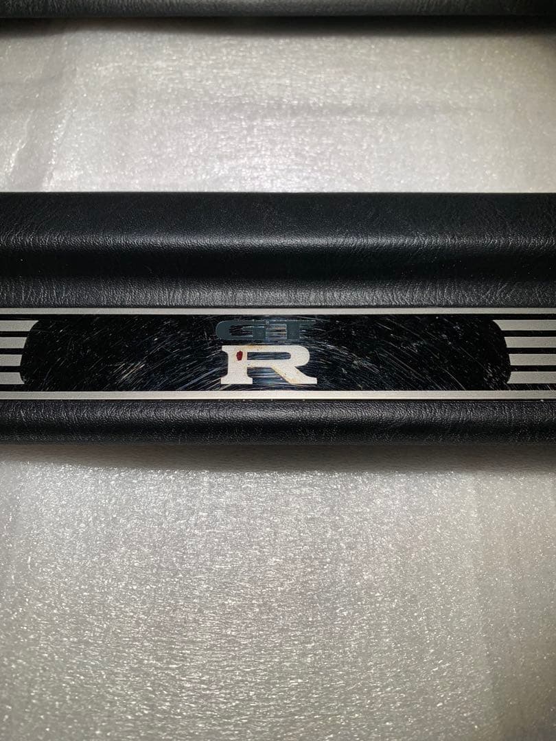 【中古】スカイライン GT-R34 スカッフプレート左右セット