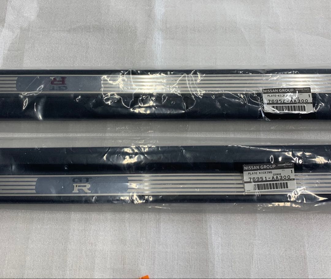 【中古】スカイライン GT-R34 スカッフプレート左右セット