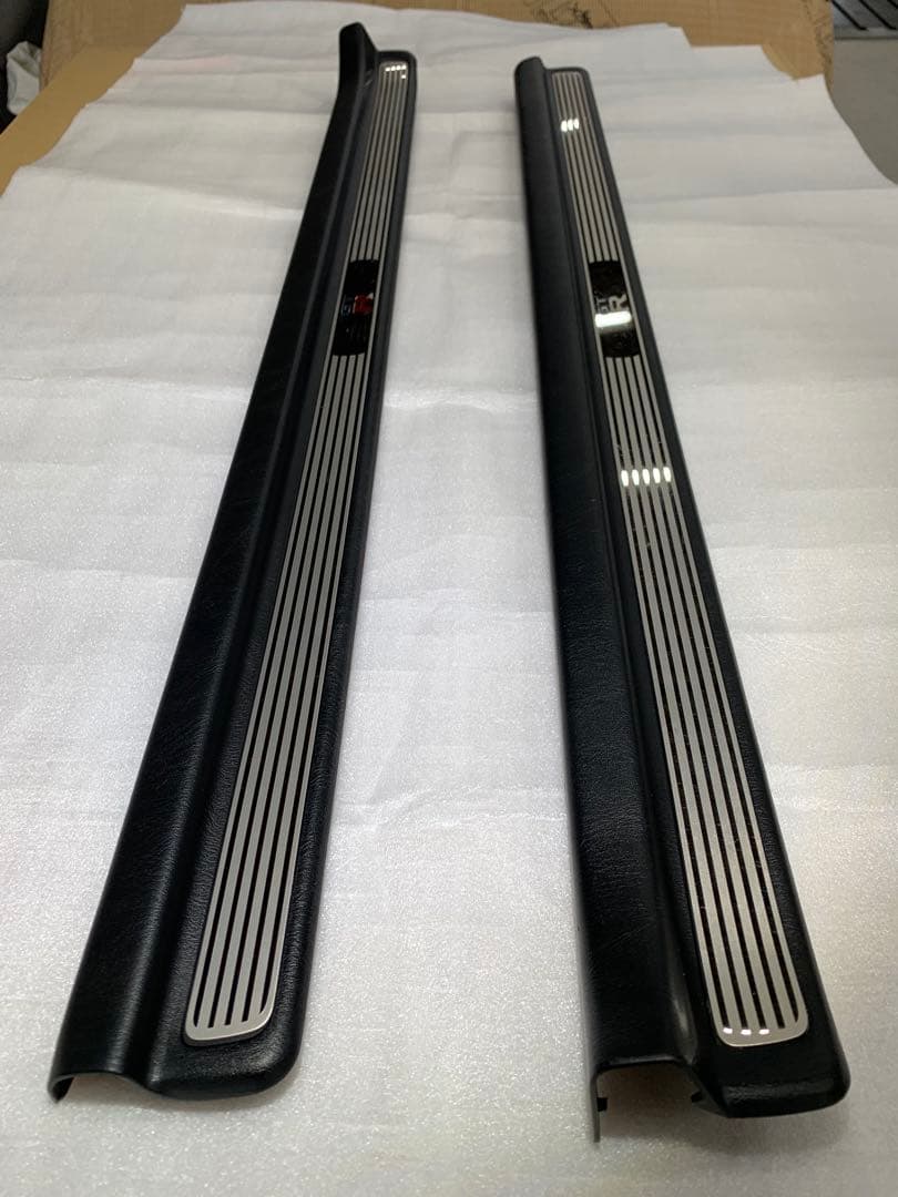 【中古】スカイライン GT-R34 スカッフプレート左右セット