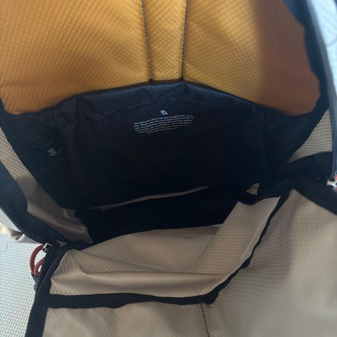 ホワイトバックパック