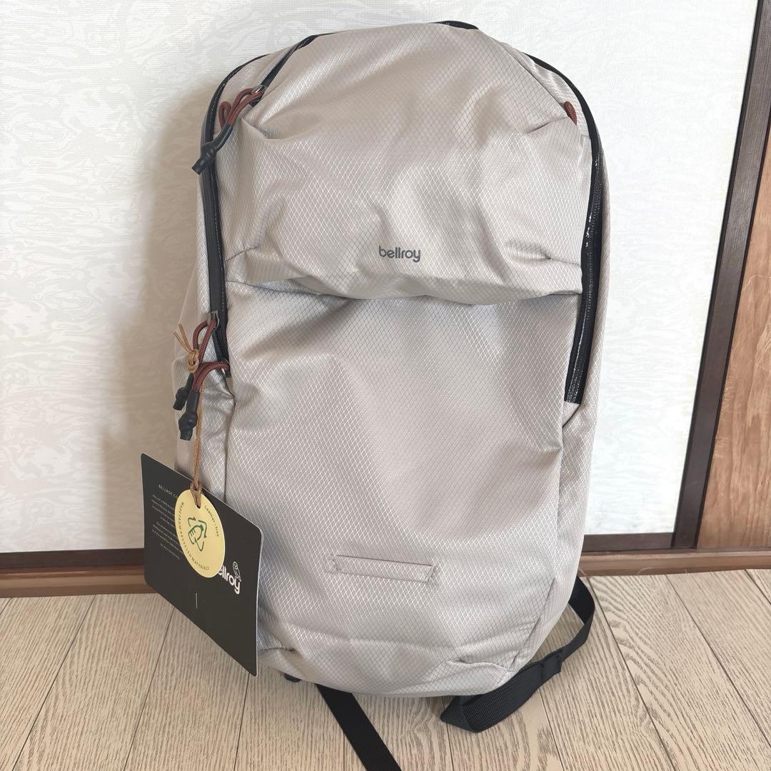 ホワイトバックパック