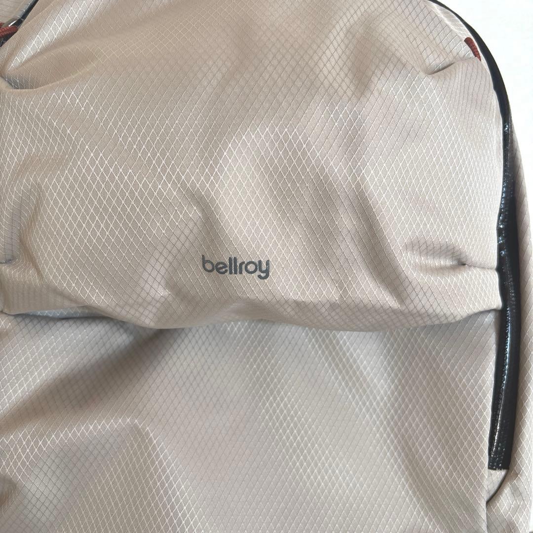 ホワイトバックパック