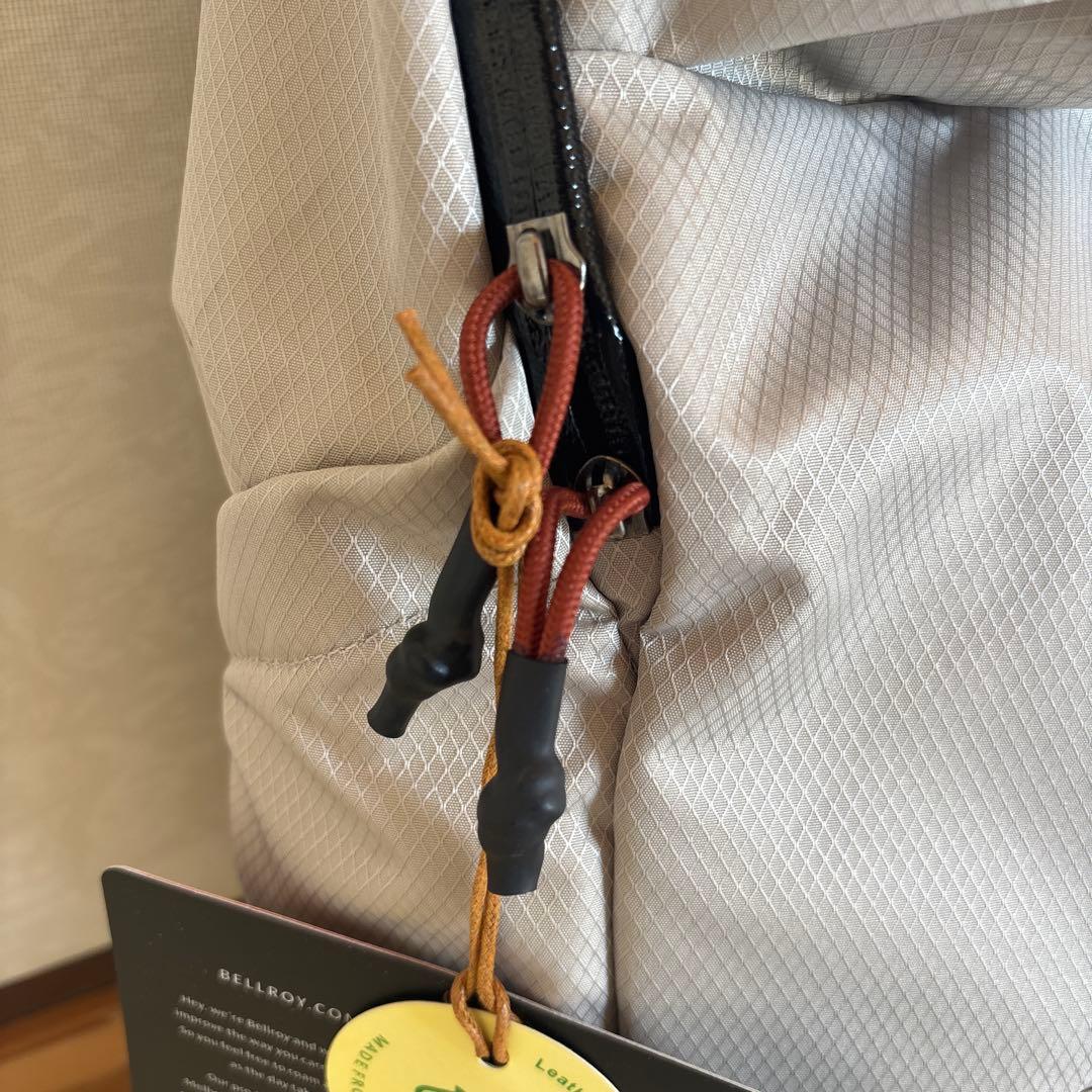 ホワイトバックパック