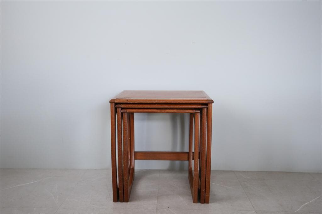 英国アンティークSUNELM製チークネストテーブル3台サイドテーブル92-125