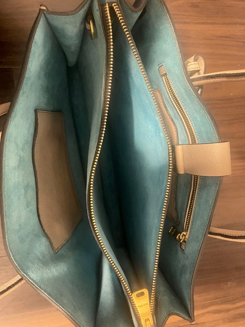 MIU MIU ベージュ レザー トートバッグ