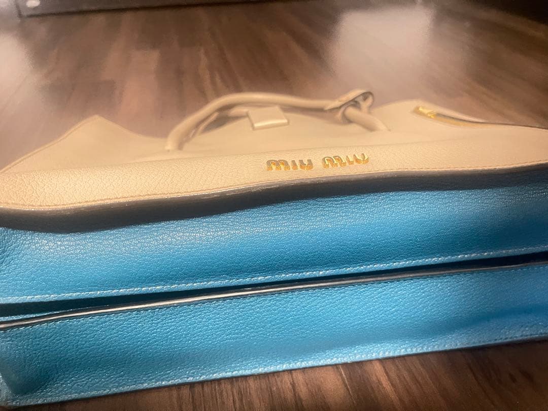 MIU MIU ベージュ レザー トートバッグ