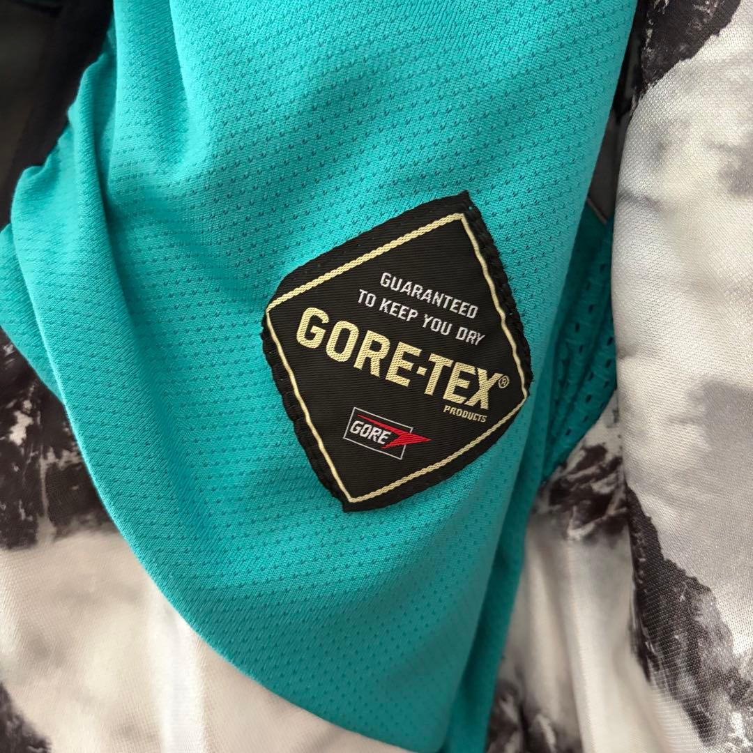 【VOLCOM 】GORE-TEXスノーボードジャケット Ｍサイズ