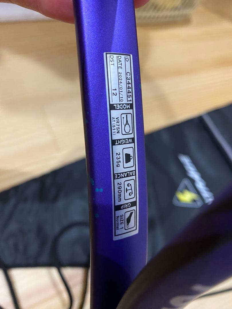 『一度のみ使用 ほぼ新品』　YONEX VOLTRAGE 7S ケース付き