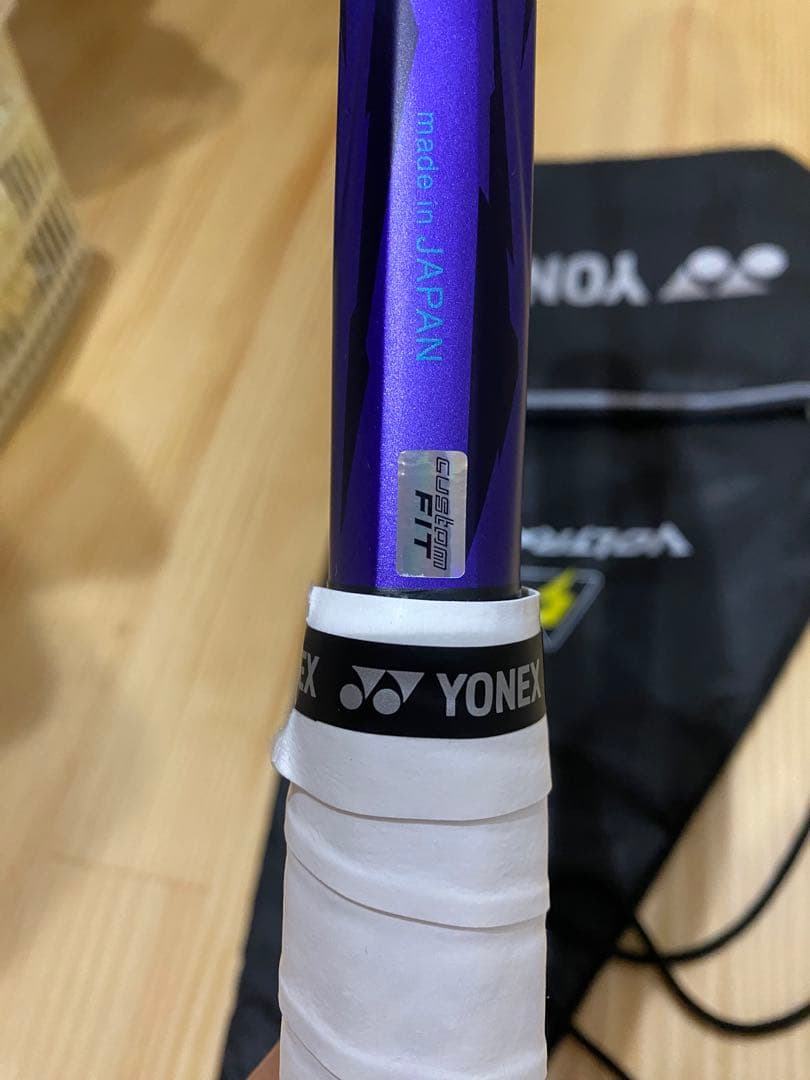 『一度のみ使用 ほぼ新品』　YONEX VOLTRAGE 7S ケース付き