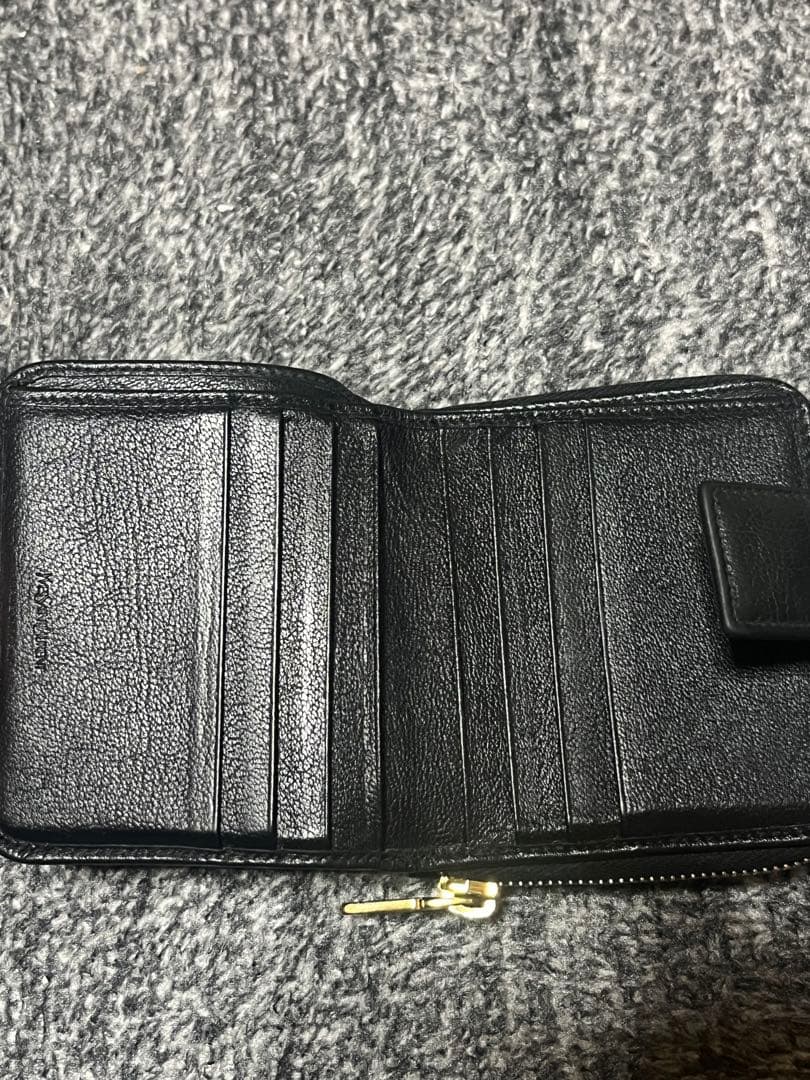 YSL イヴ・サンローラン　ブラックレザー 二つ折り財布
