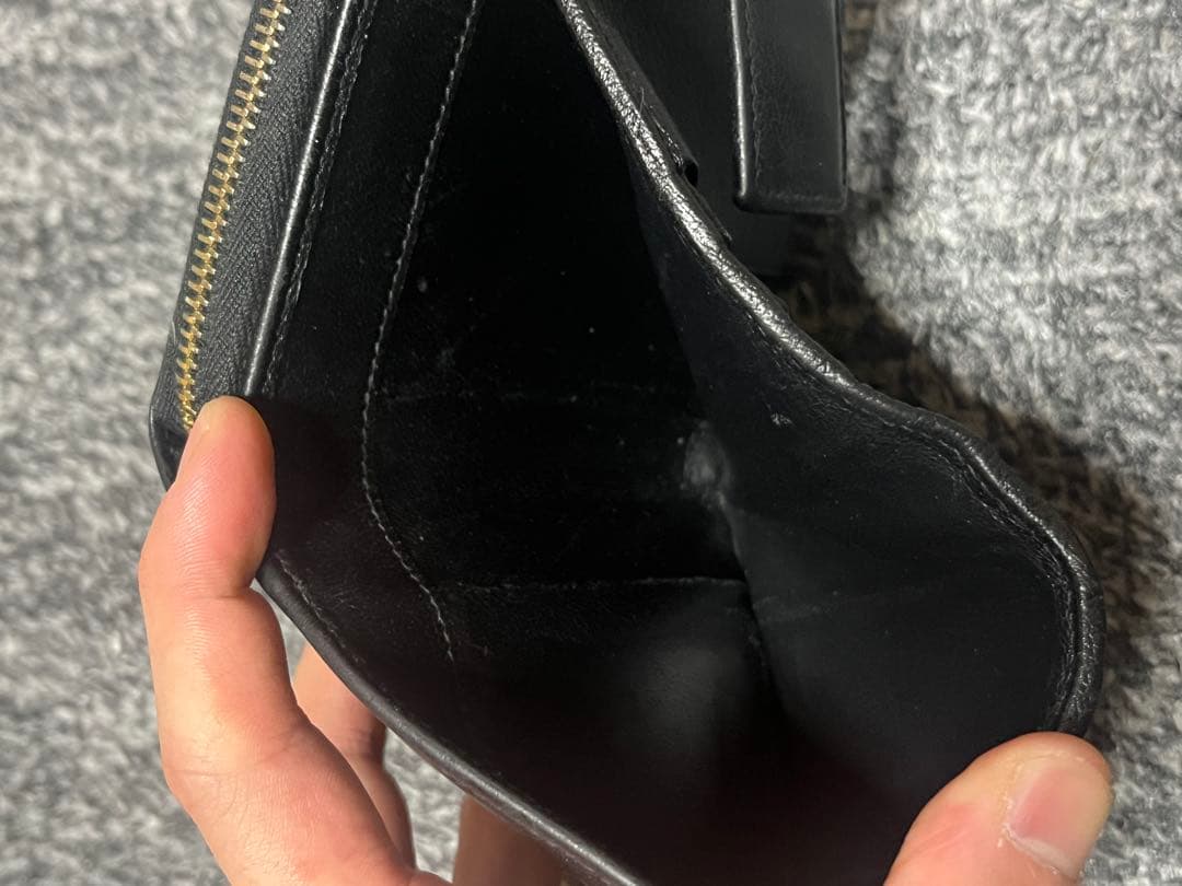 YSL イヴ・サンローラン　ブラックレザー 二つ折り財布