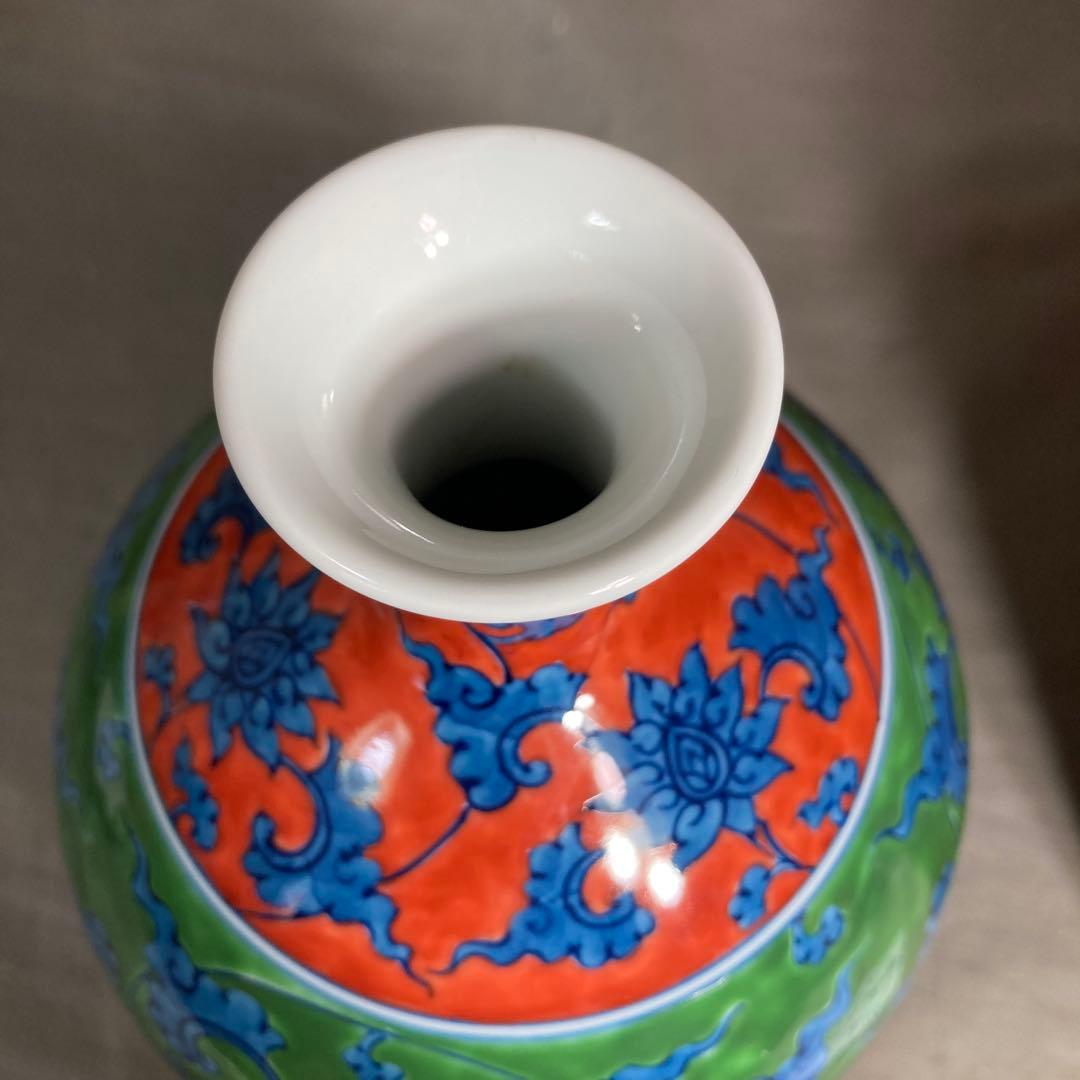 【源右衛門】古伊万里の伝統　日本の銘窯　源右衛門作　染錦唐草文　花瓶