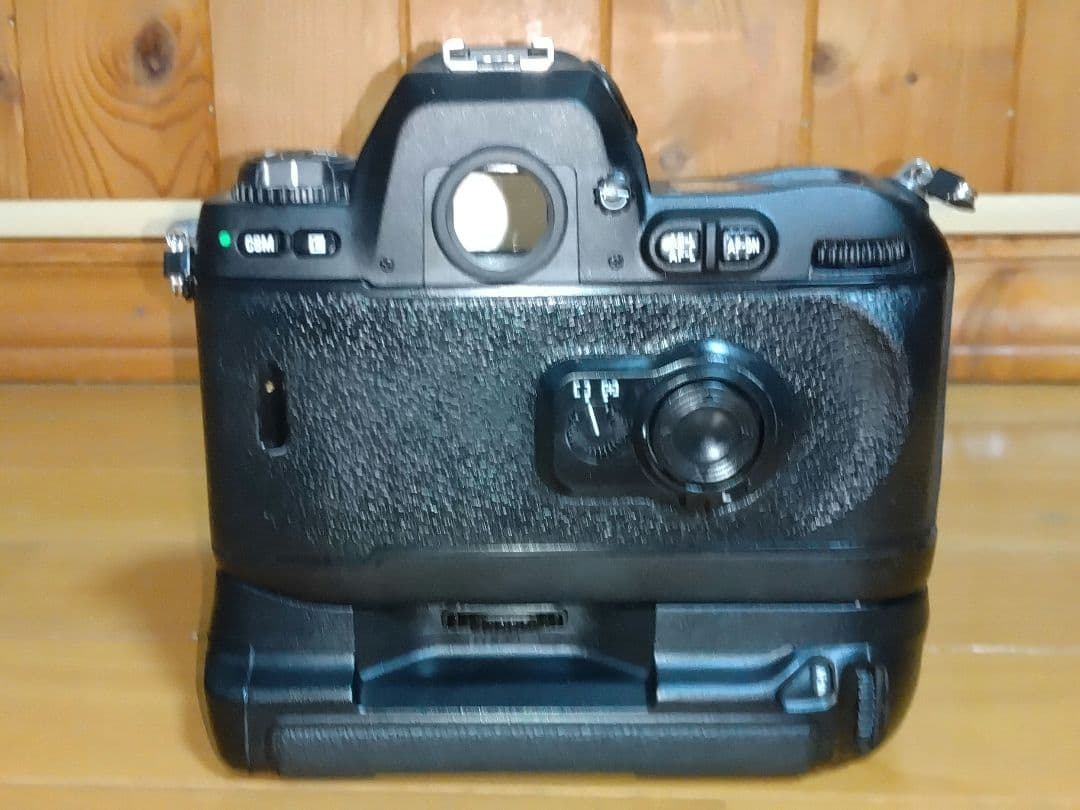 Nikon　F100　　MB-15 マルチパワーバッテリーパック付
