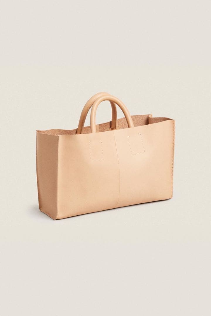 ベージュレザートートバッグ
