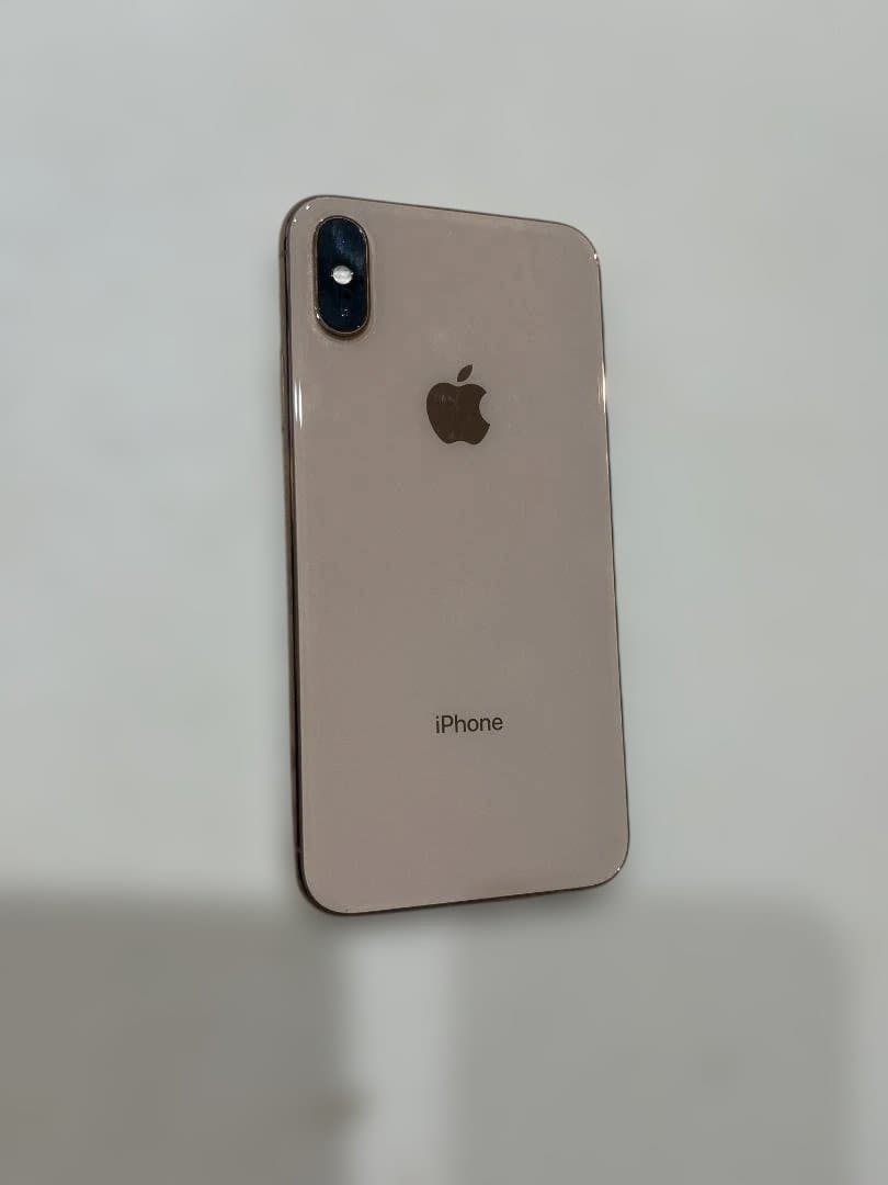 iPhone XSゴールド 64GB　バッテリー残量76％　画面にヒビあり