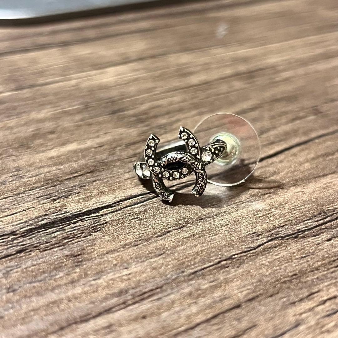 CHANEL ロゴデザイン 片耳用スタッドピアス