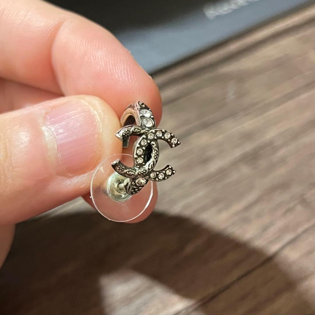 CHANEL ロゴデザイン 片耳用スタッドピアス