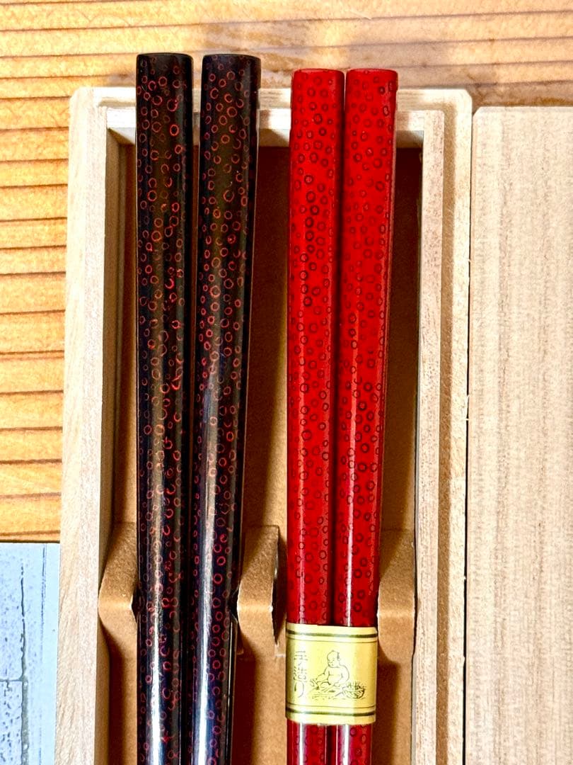 1.8万円津軽塗り七子　夫婦箸赤と黒の模様天然木箸 2膳セット