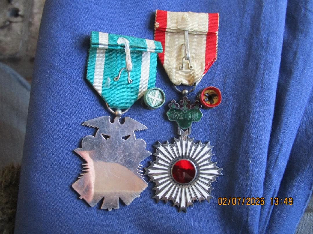 勲章　功七級金鵄章　旭日章　旧日本軍　勲章メダル 　箱なし　2組