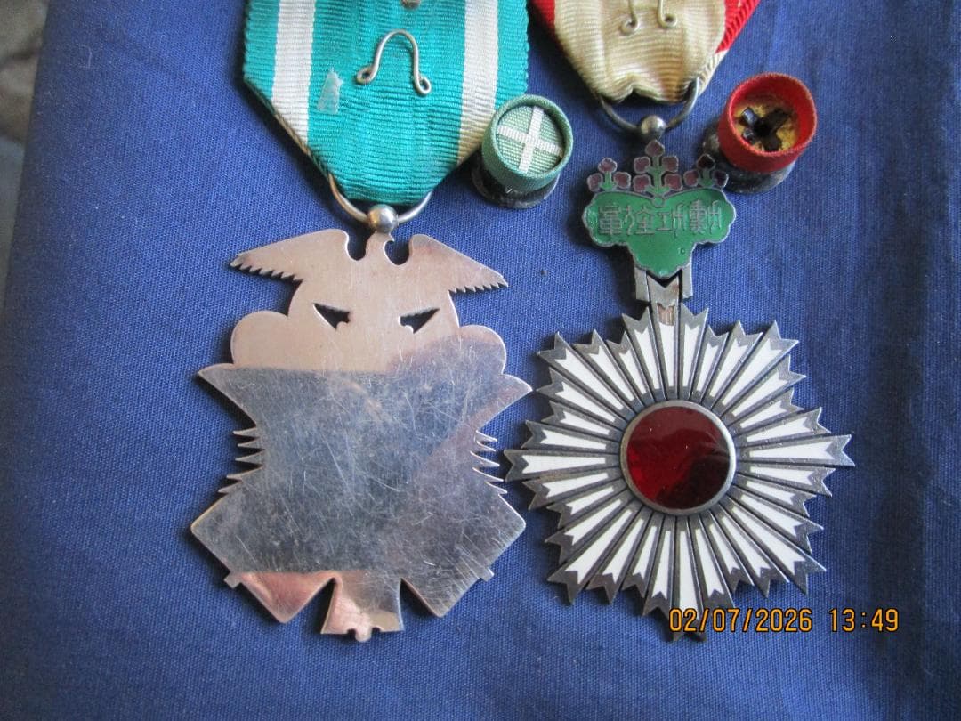 勲章　功七級金鵄章　旭日章　旧日本軍　勲章メダル 　箱なし　2組