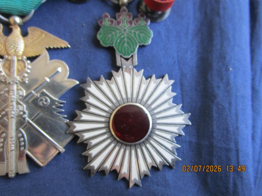 勲章　功七級金鵄章　旭日章　旧日本軍　勲章メダル 　箱なし　2組