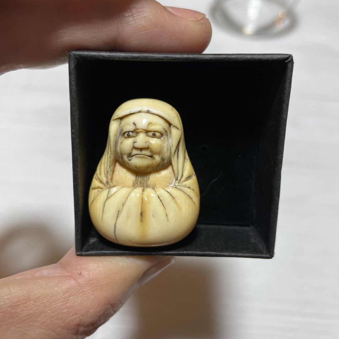 根付 達磨 骨 牙等天然素材。