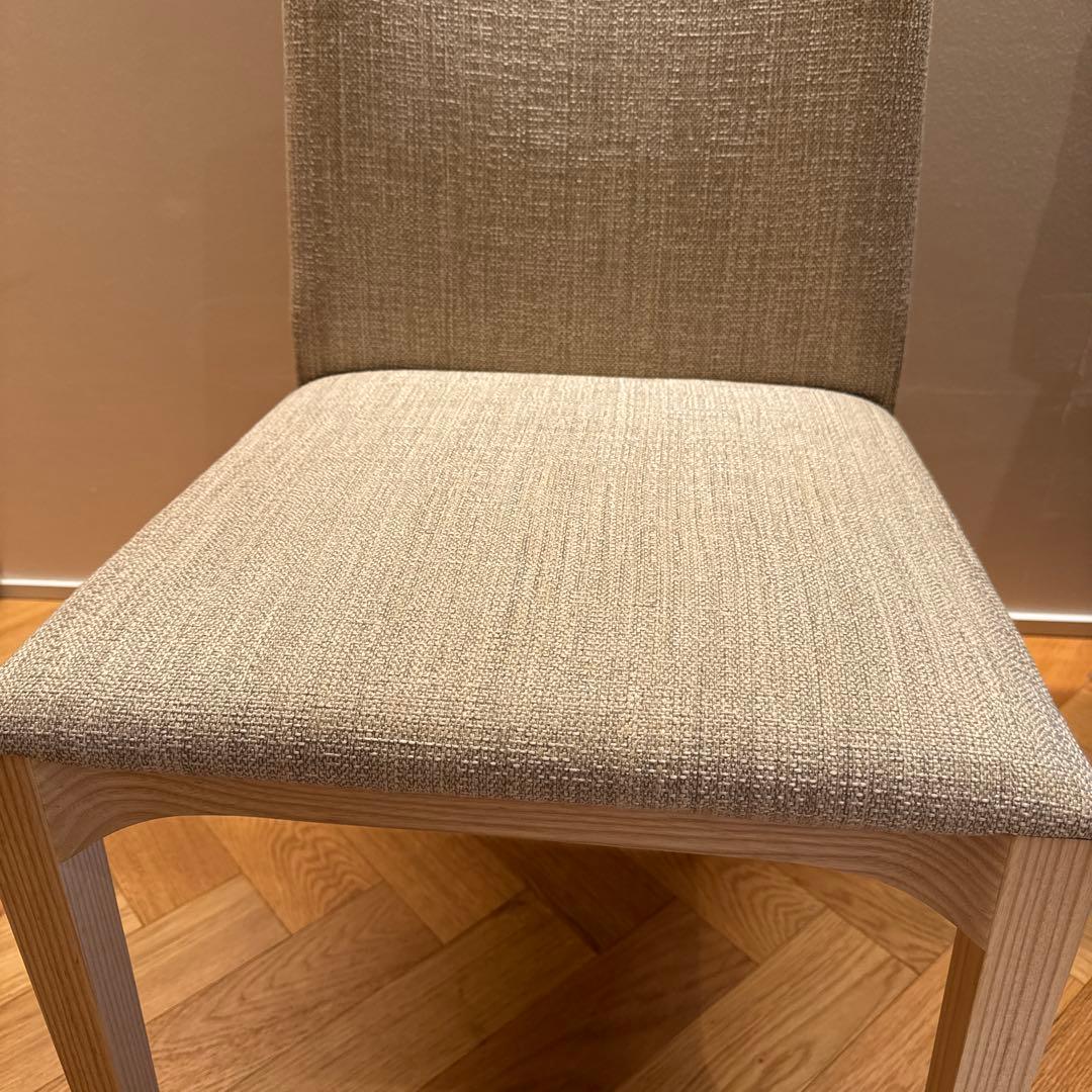 しおり　椅子　カッシーナ　アームレスチェア