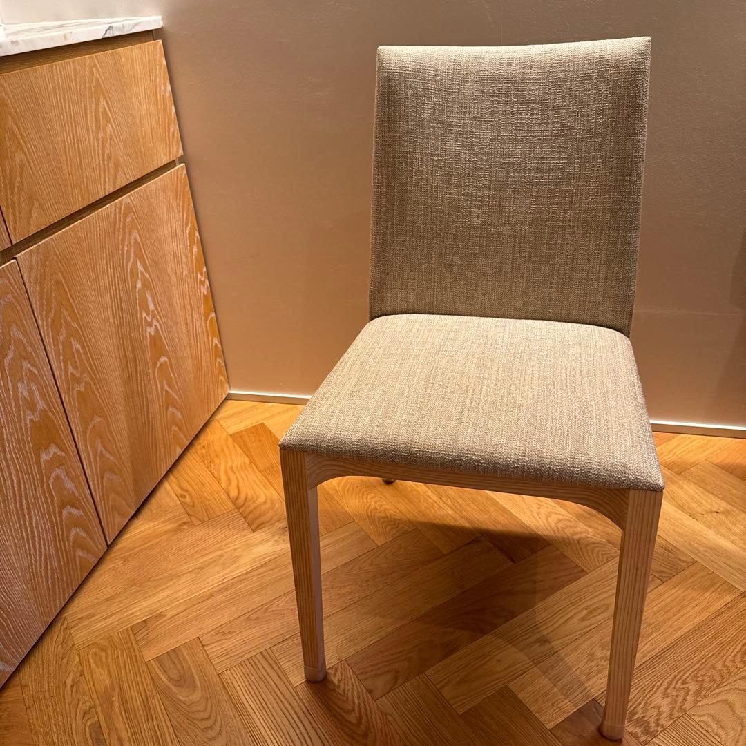 しおり　椅子　カッシーナ　アームレスチェア