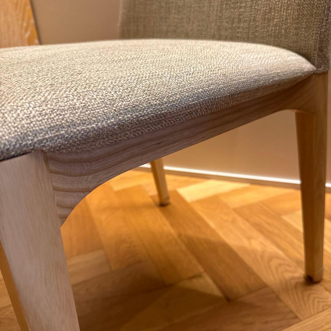 しおり　椅子　カッシーナ　アームレスチェア