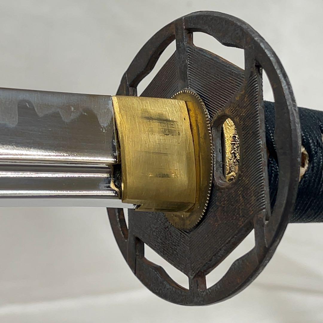 【模造刀】太刀 鉄鍔 透かし樋入り 全長102.0センチ 日本刀 刀剣 黒鞘