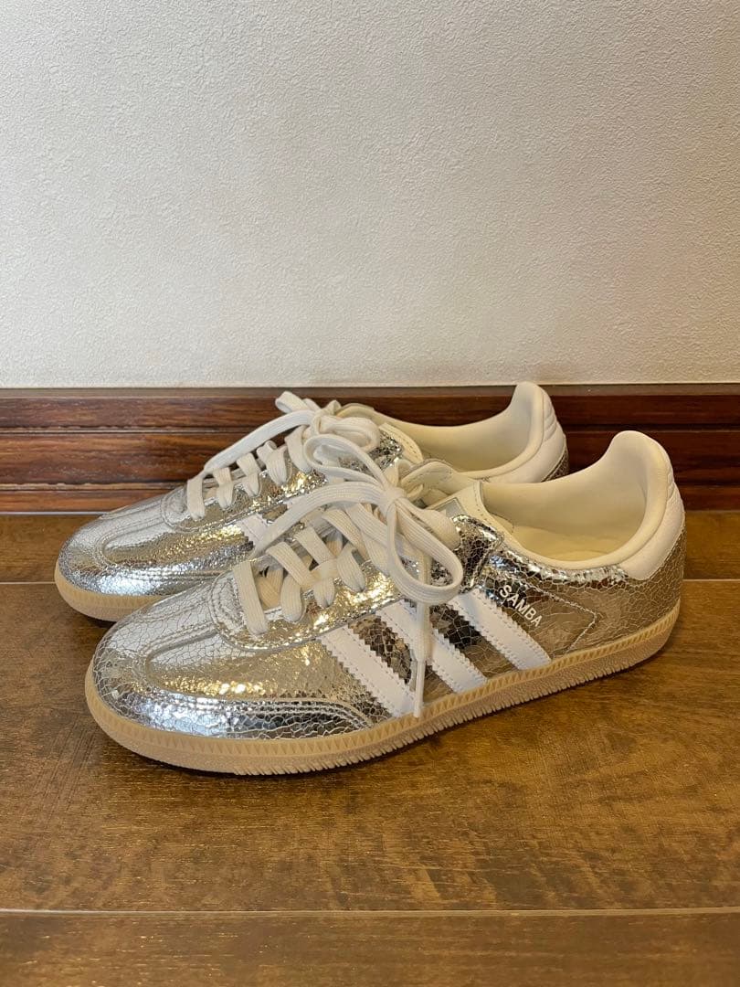 adidas シルバー スニーカー　SAMBA