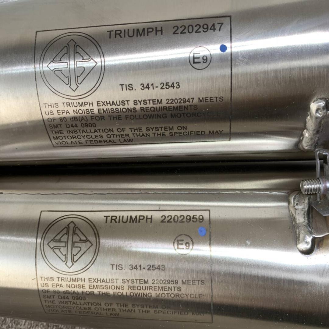 トライアンフ 　バイク　ストリート　純正　サイレンサーマフラーXZ4025