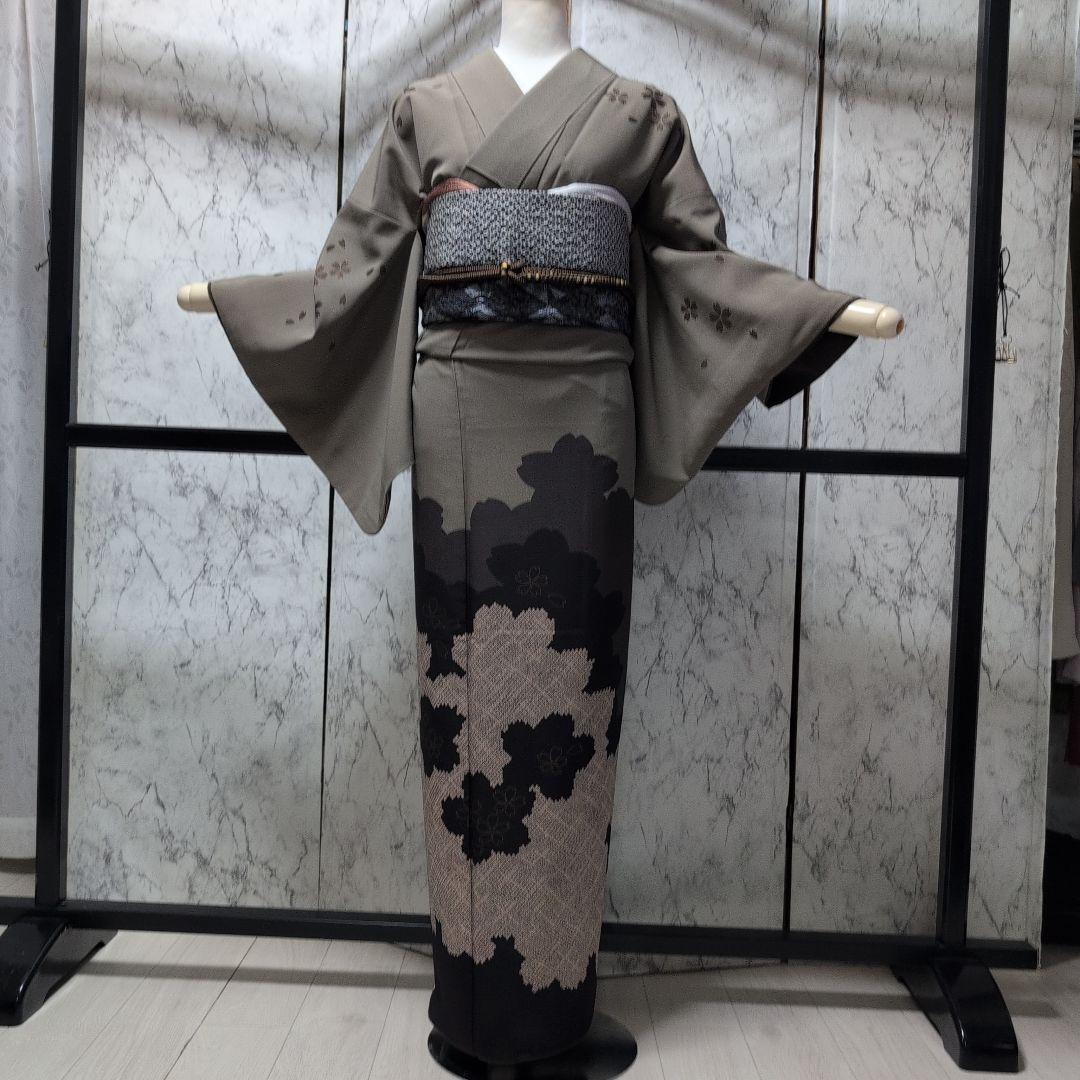 mamamaiii様 絹ポリ　付け下げ茶系　桜さく柄　美品　アッシュブラウン系