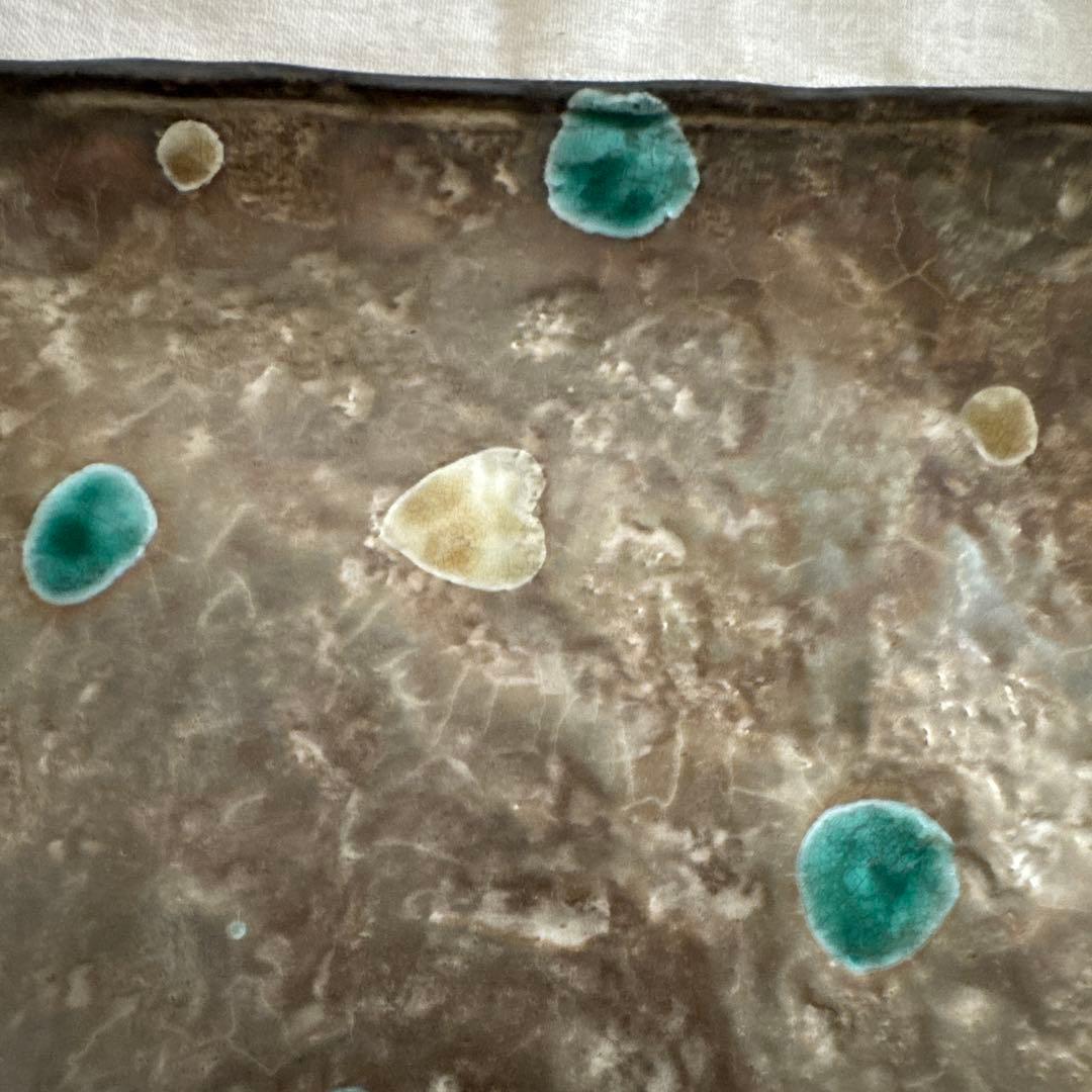 魯山人写し　玉色　緑色と黄色の点模様の皿　銀彩水　美品