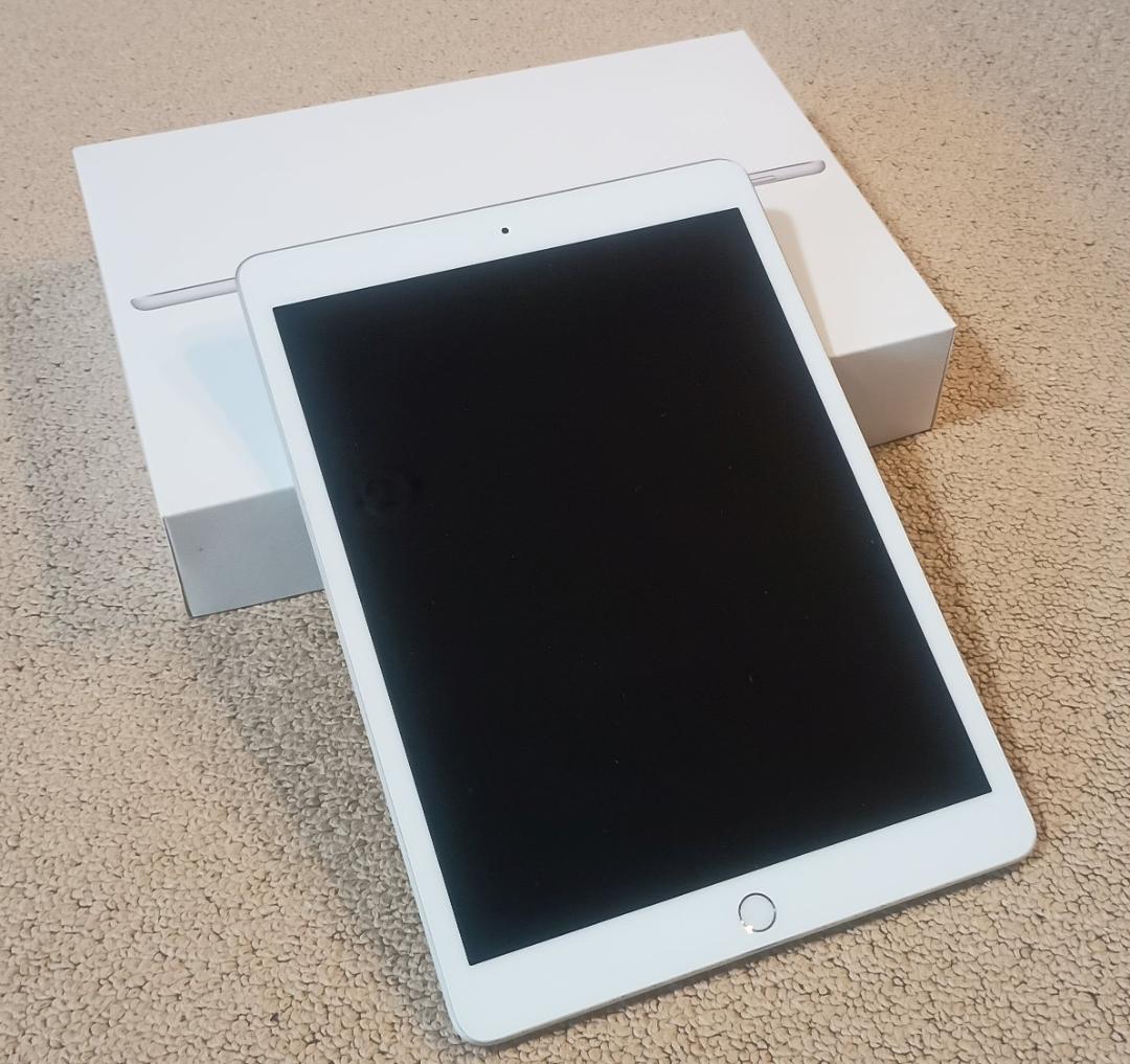 【美品】Apple iPad 第7世代 32GB WiFiモデル本体+付属品