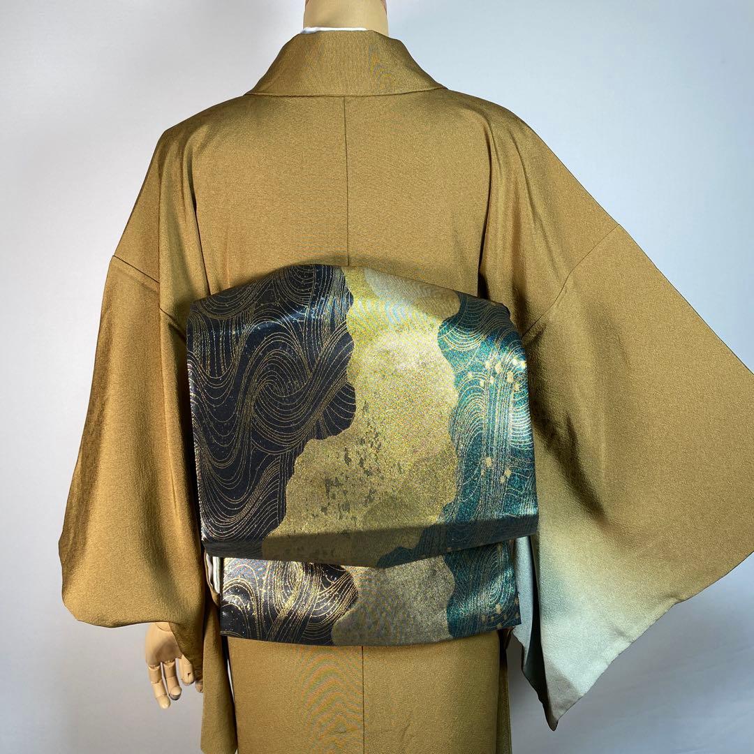 1968★角度で見える唐草地紋様★オリーブ色　静穏　雅楽人物柄★訪問着セット★