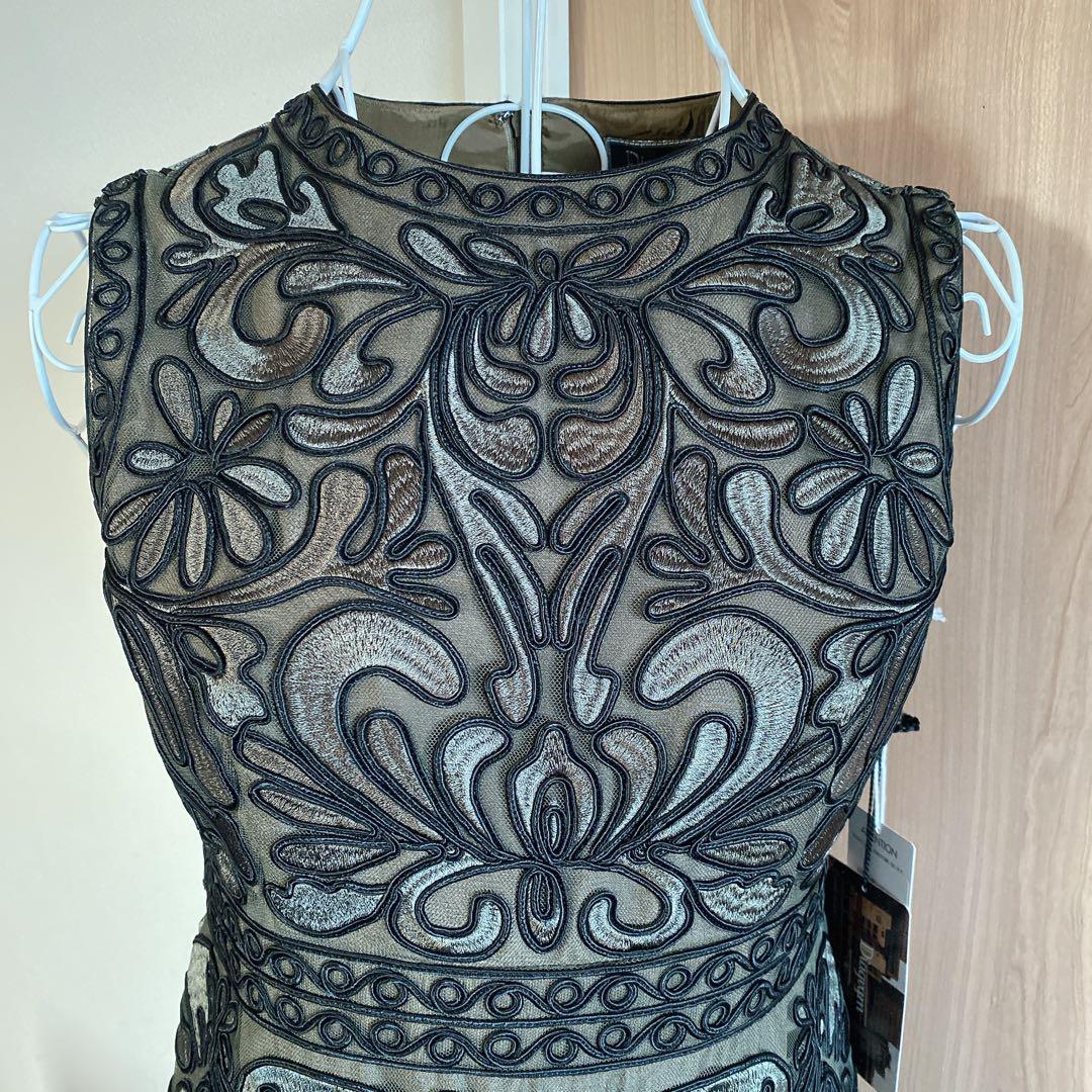 【新品】ダイアグラム コード刺繍フレアワンピース／カーキ