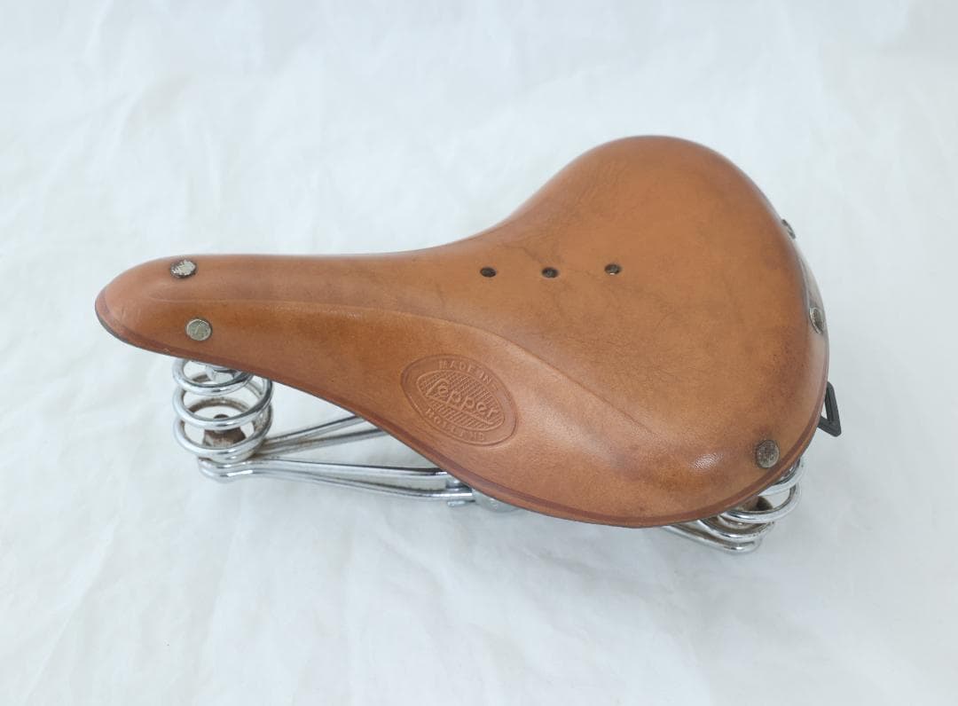 オランダ製　LEPPER　スプリング付き本革サドル