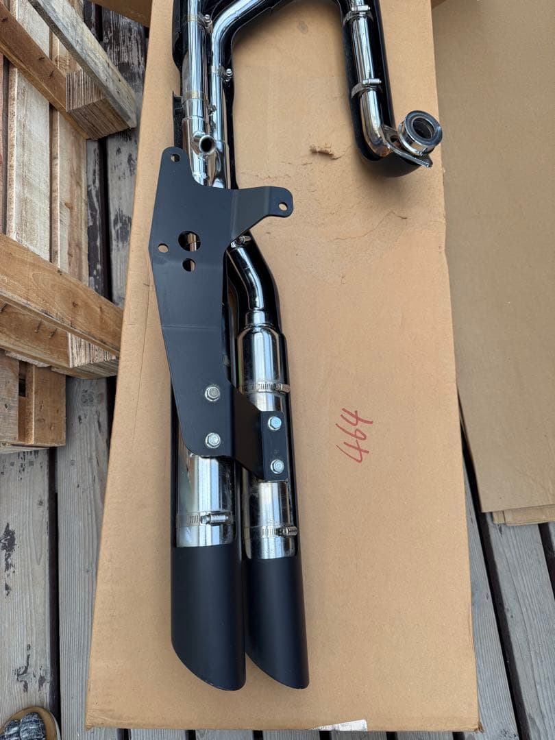 本日最終日　バンスアンドハインズ　ヤマハボルト用　マフラー