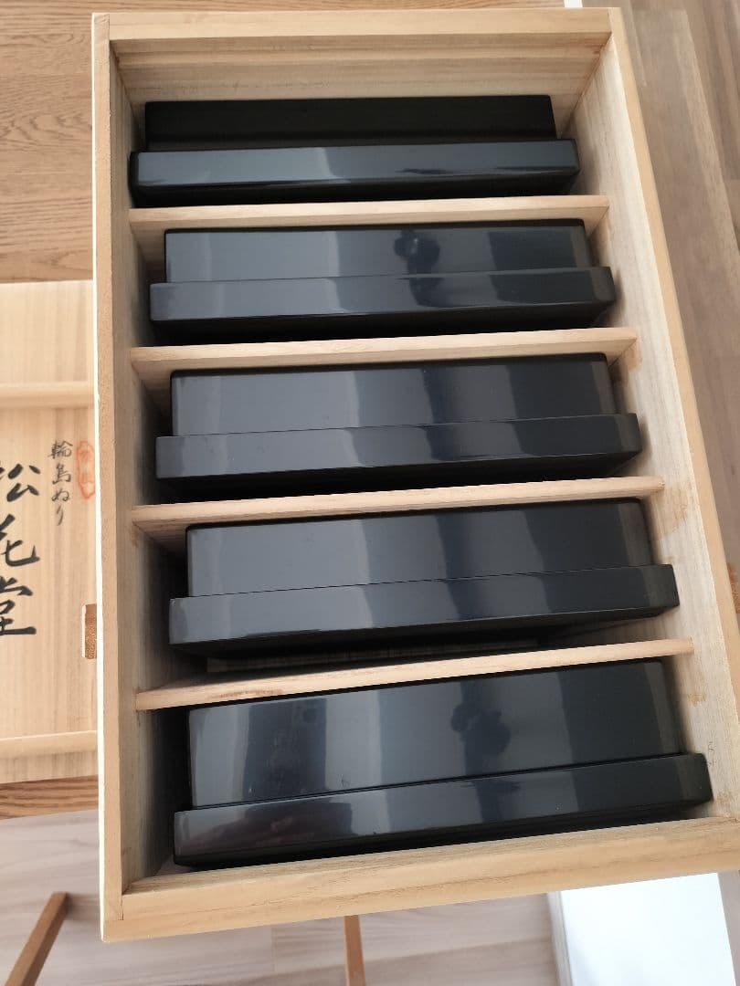 輪島塗 松花堂膳　~5客セット 黒漆器 金彩竹の絵柄付き 桐箱付き