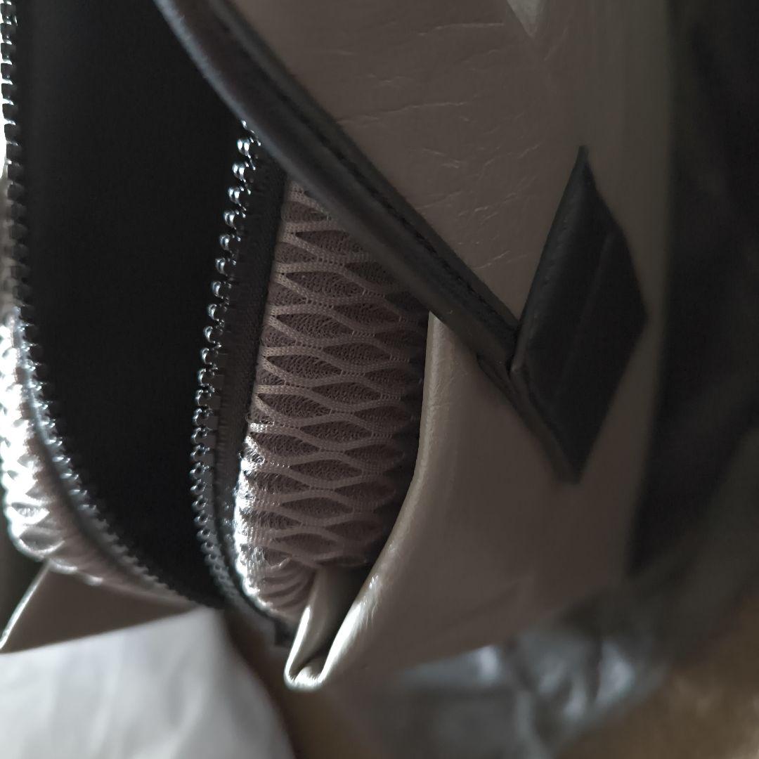 V ブランド ショルダーバッグ グレー ZF5198 VJ9値下げします