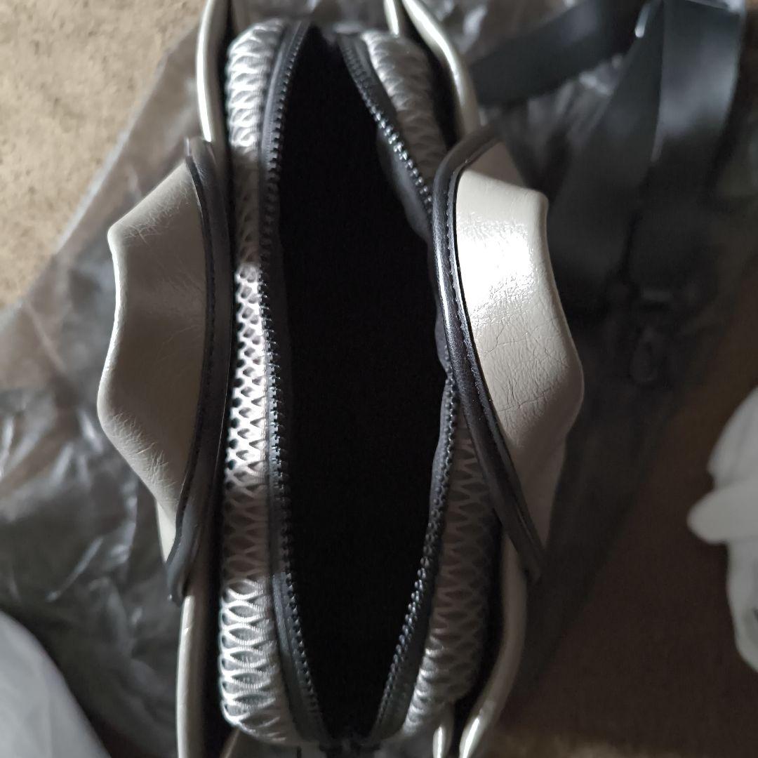 V ブランド ショルダーバッグ グレー ZF5198 VJ9値下げします