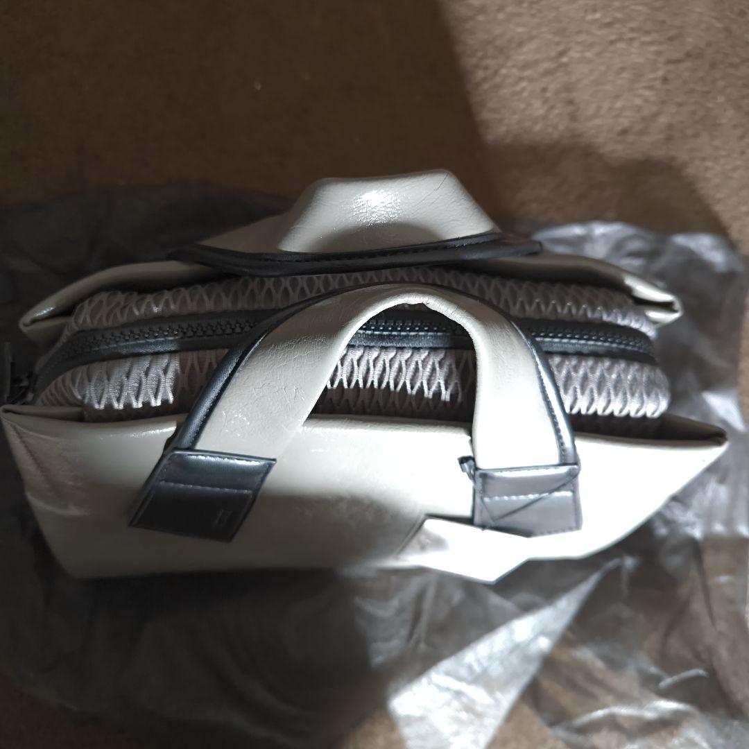 V ブランド ショルダーバッグ グレー ZF5198 VJ9値下げします