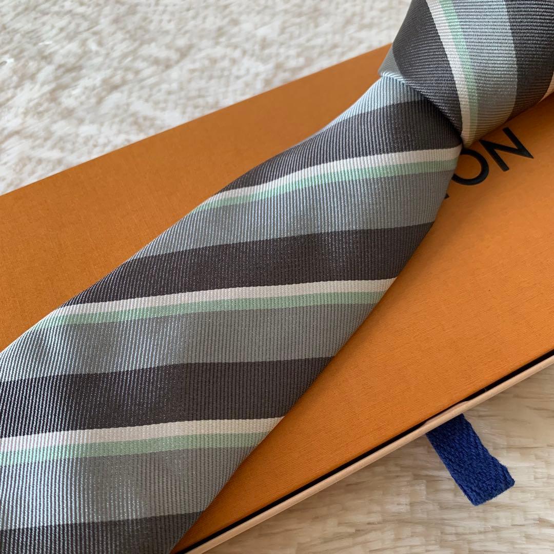 極美品✨️ルイヴィトン シルクネクタイ ストライプ レジメンタル グレー 刺繍