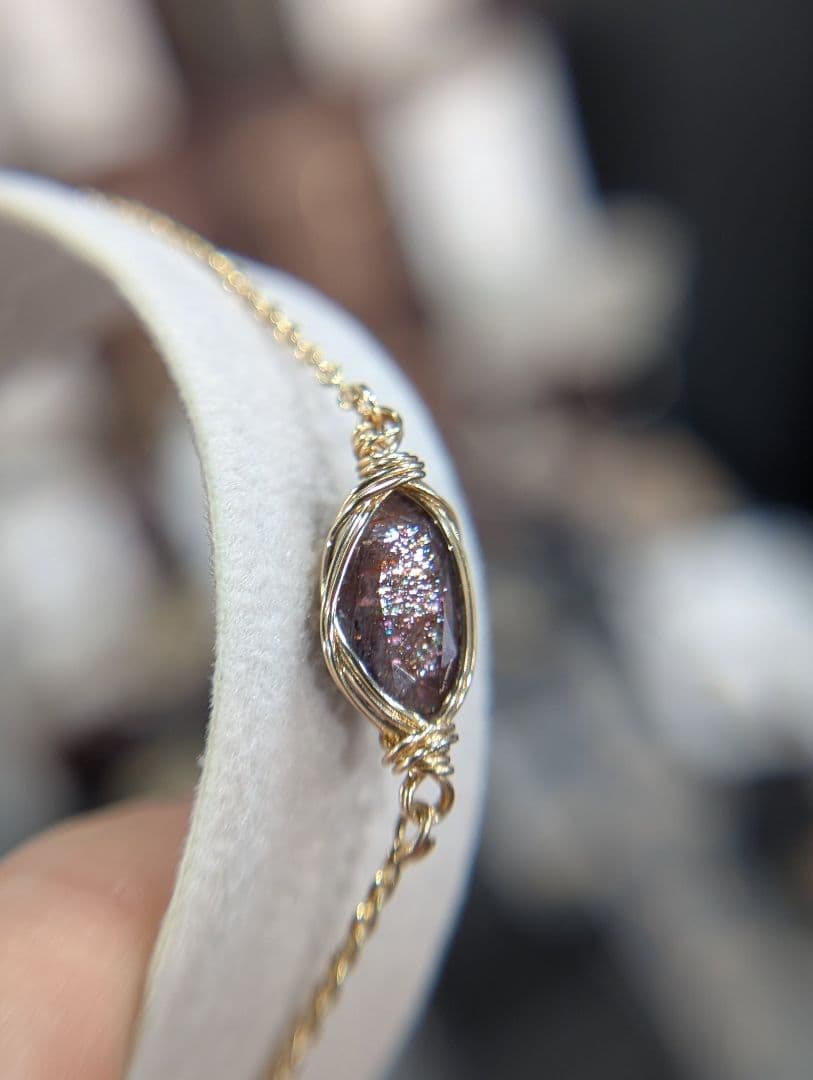 ブラッドショットアイオライトのブレス　14kgfワイヤーラップ