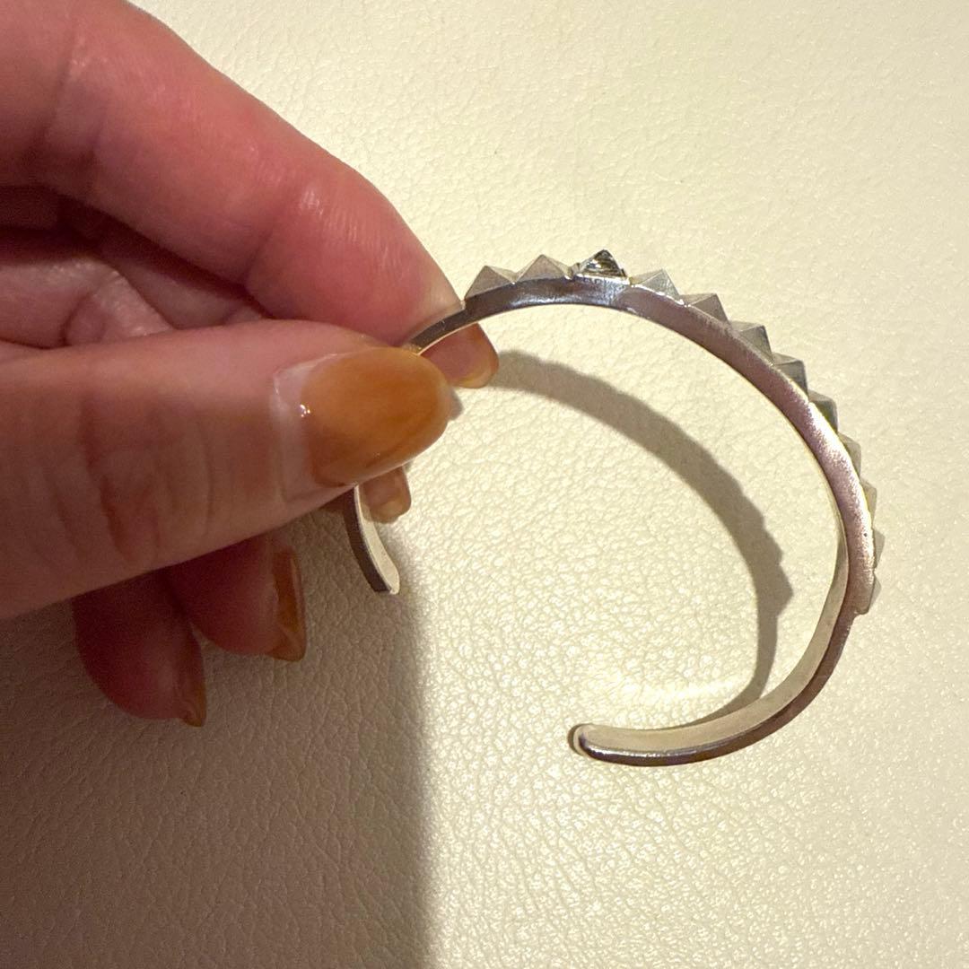 e.m.スタッズ シルバーバングル