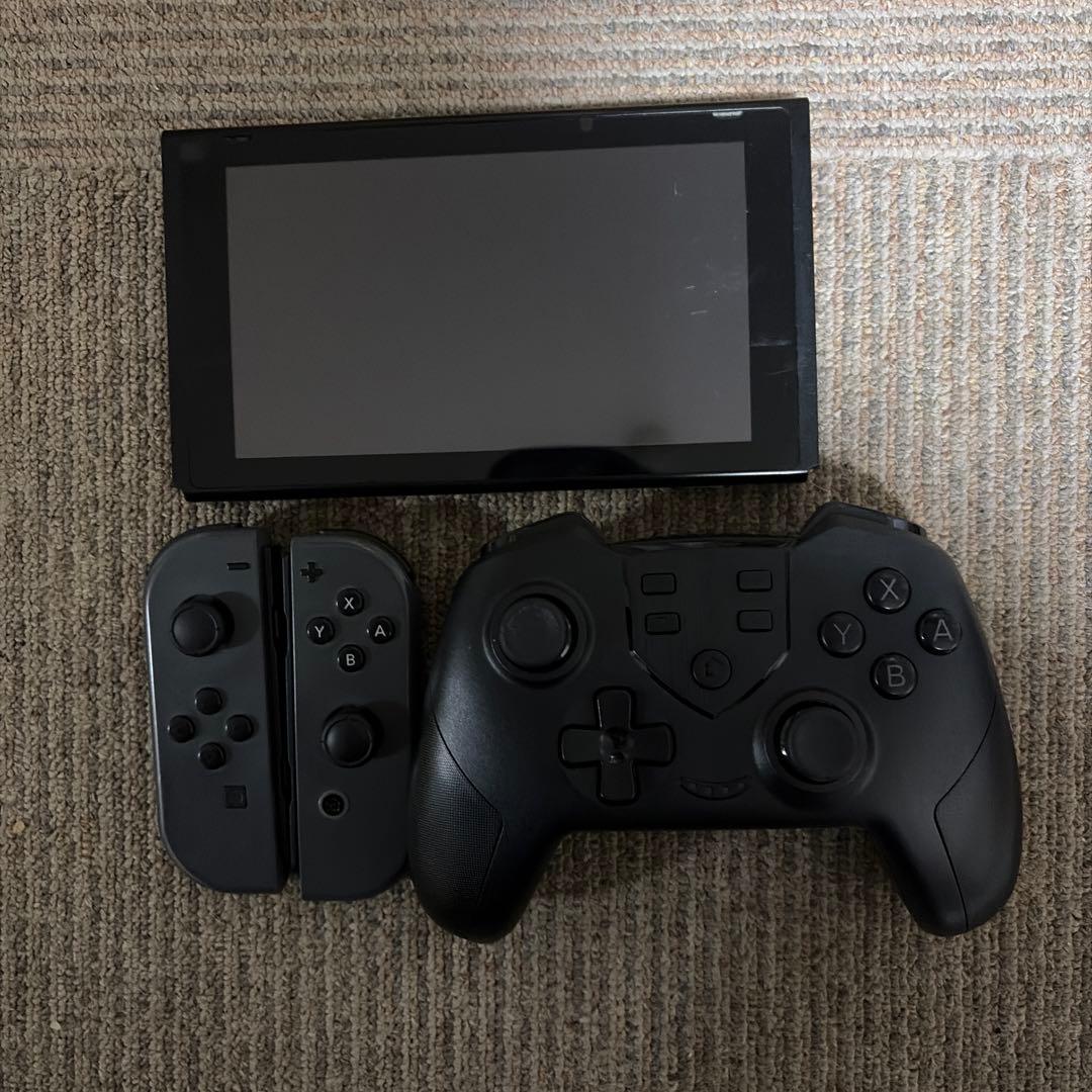 Nintendo Switch 本体とプロコントローラー